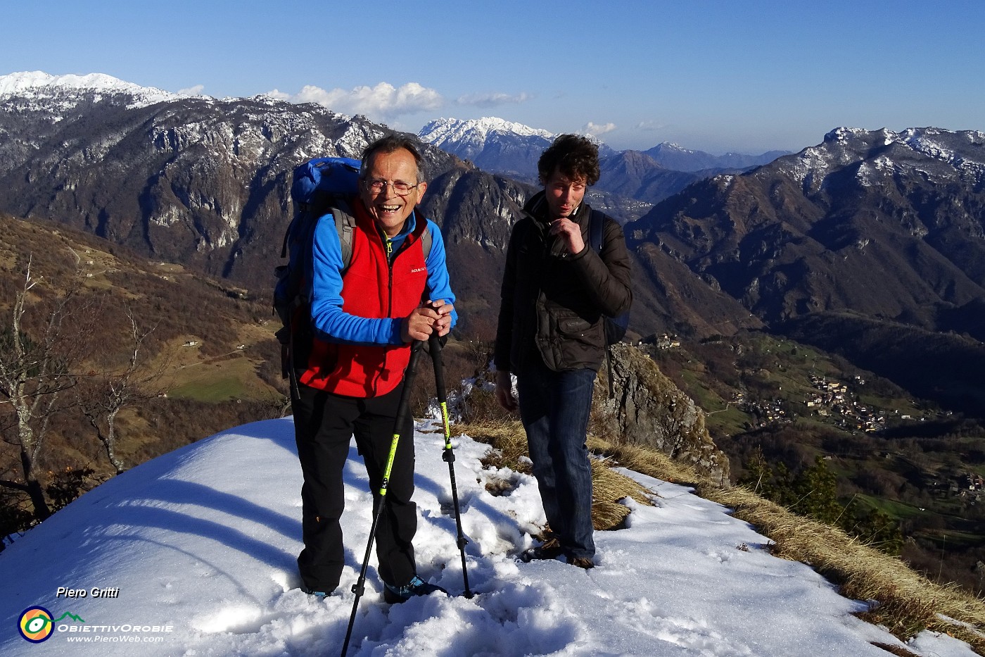 43 Cresta innevata panoramica sulla Val Taleggio.JPG -                                